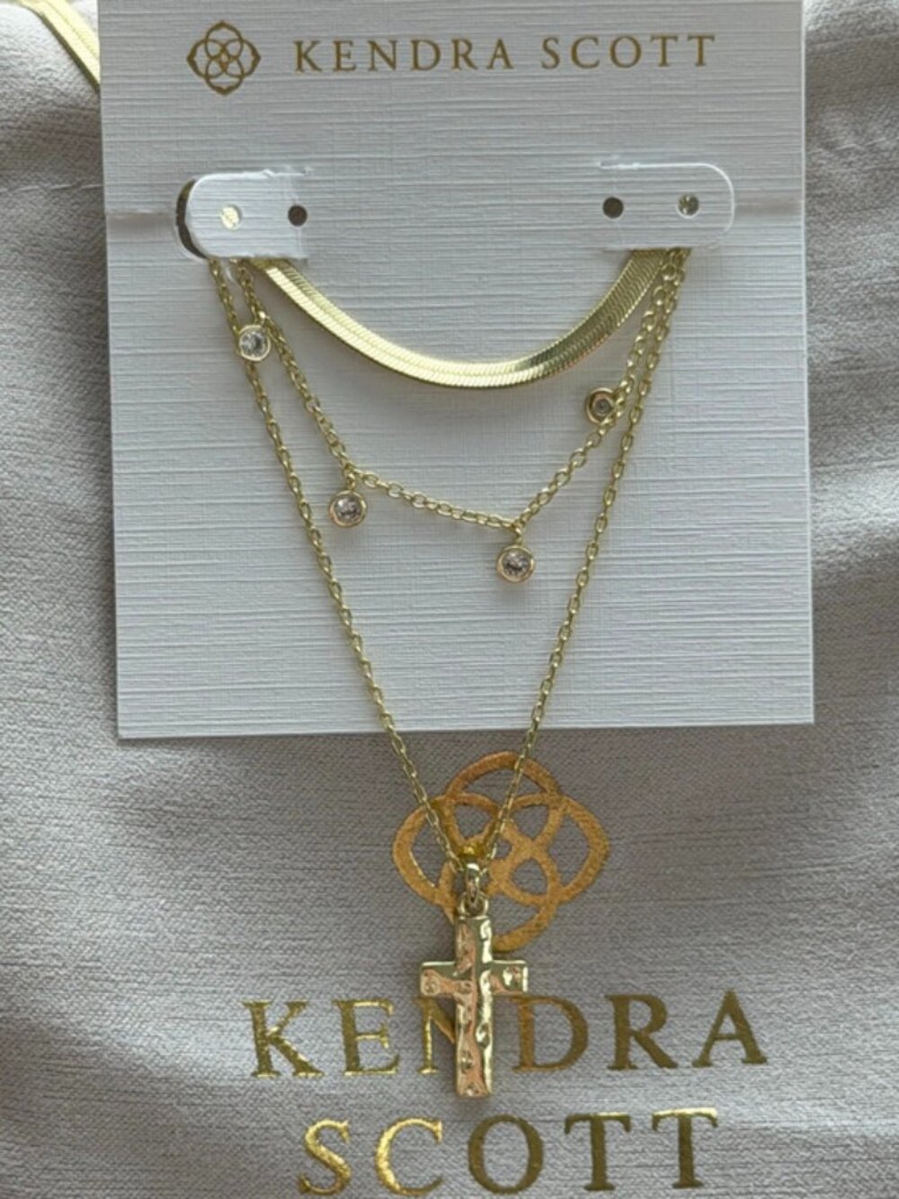 Kendra Scott necklace